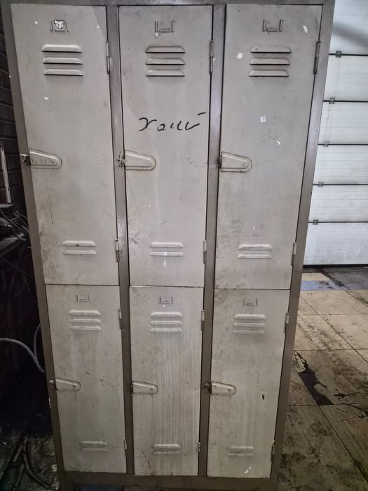 Для раздевалки железная шкаф