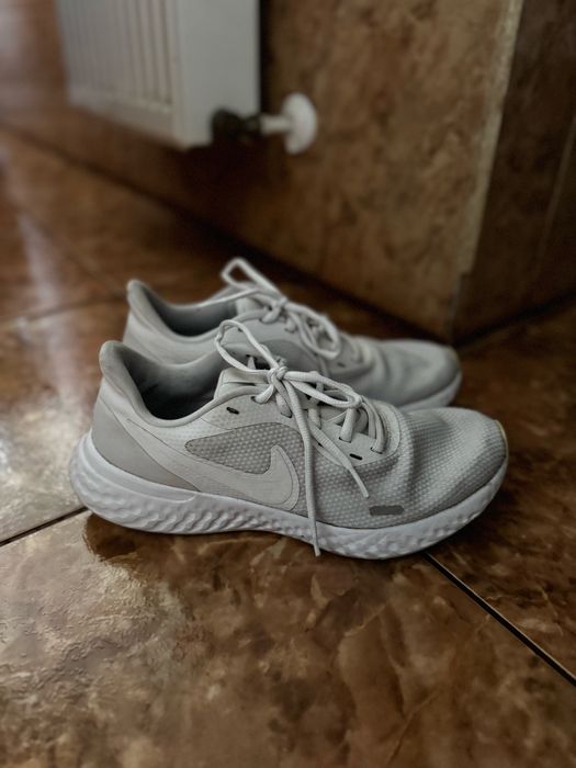 Adidasi Nike Revolution special edition