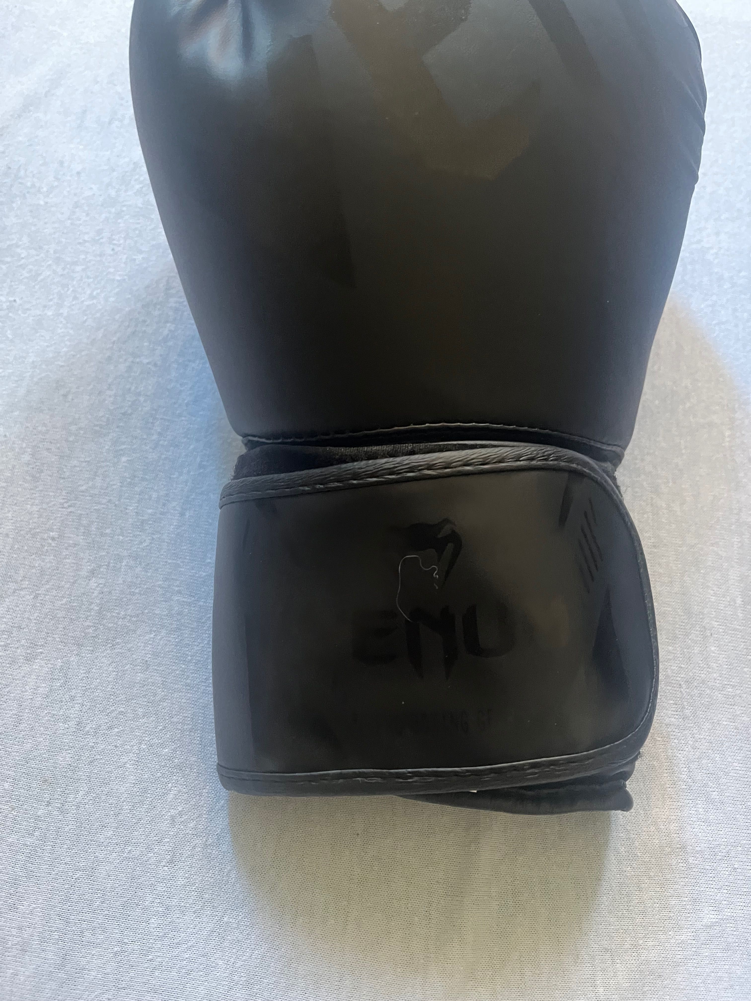 Боксови ръкавици Venum 10oz