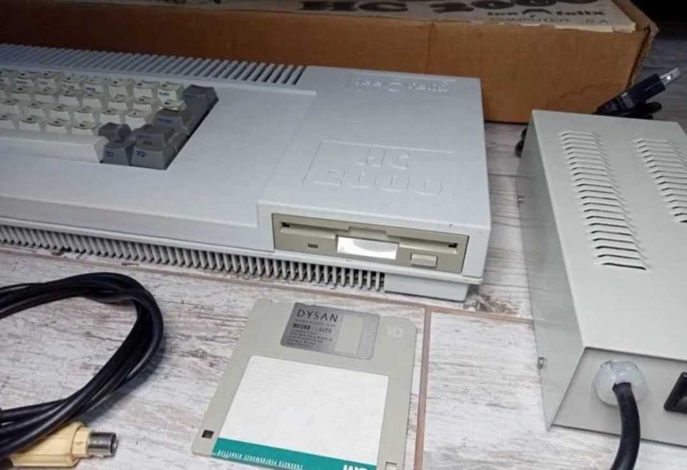 Calculator vechi Romanesc HC 2000, de colectie varianta cu Floppy disk