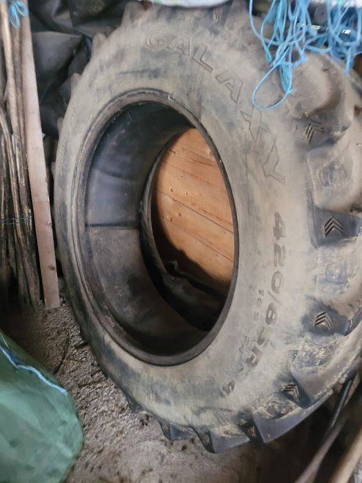 Vând Cauciuc.       .