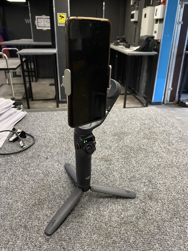 Продом стабилизатол для смартфона DJI OSMO MOBILE7