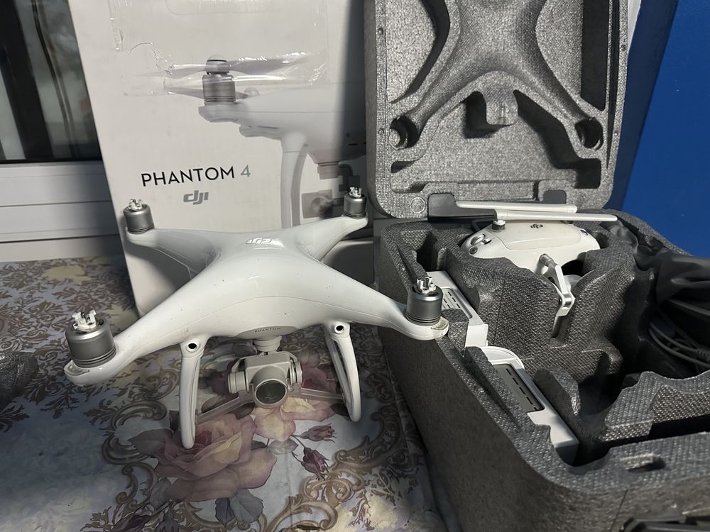 Drona DJI Phantom 4