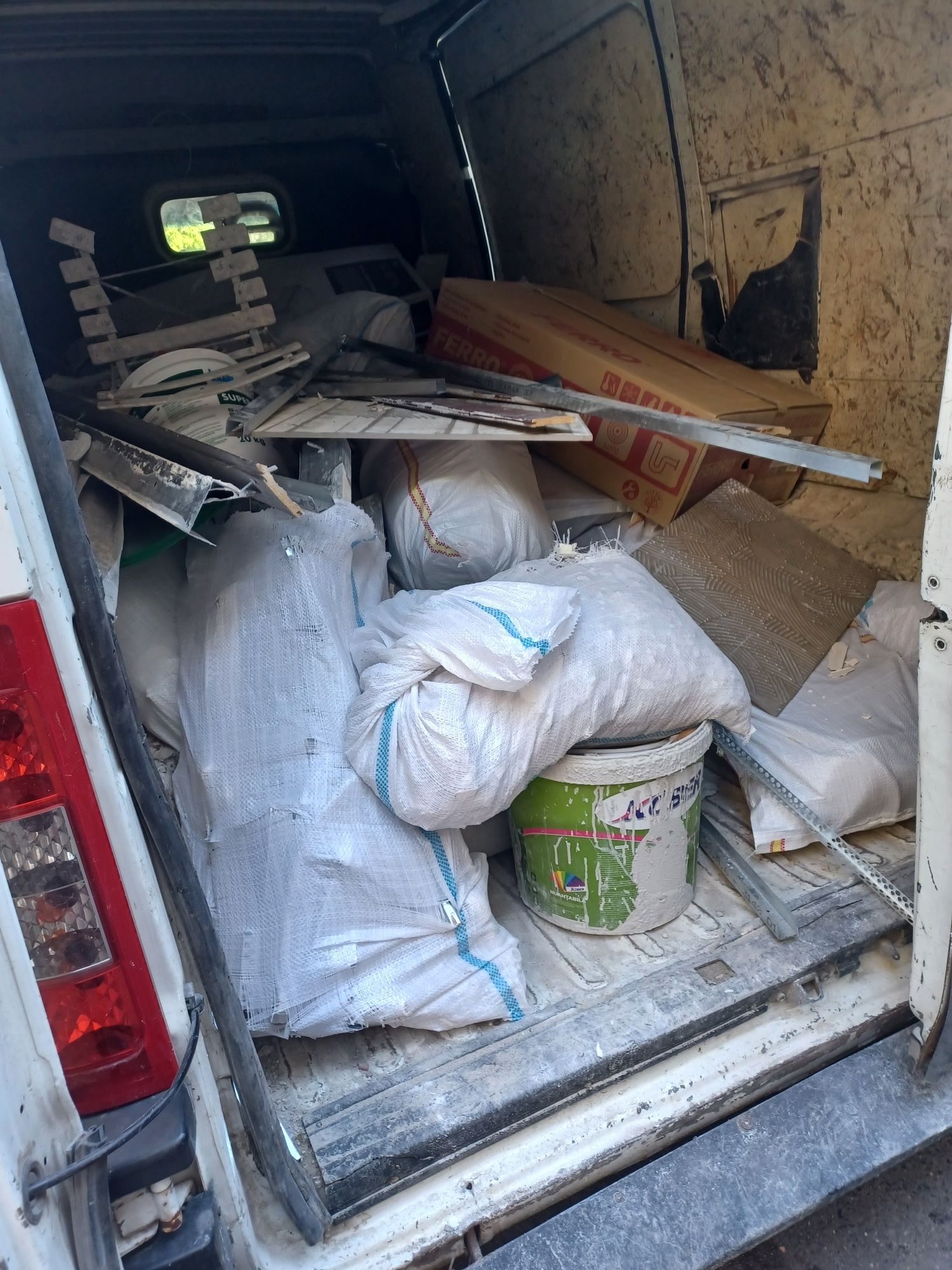 Car moloz în orice sector din București firma autorizata de transport
