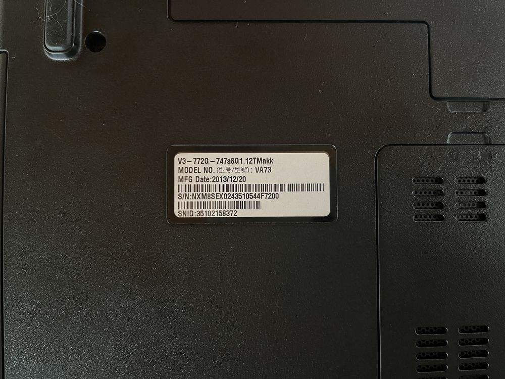 Лаптоп Acer Aspire v3 772g VA73 нова батерия 17 инча !