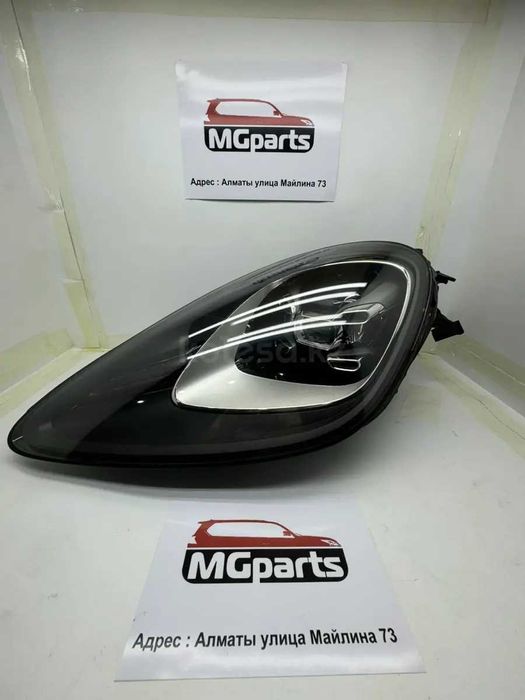Фара б у оригинал правая и левая от машины Porsche