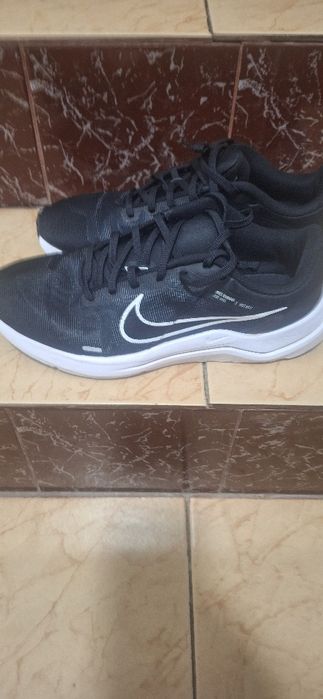 Продавам маратонки Nike