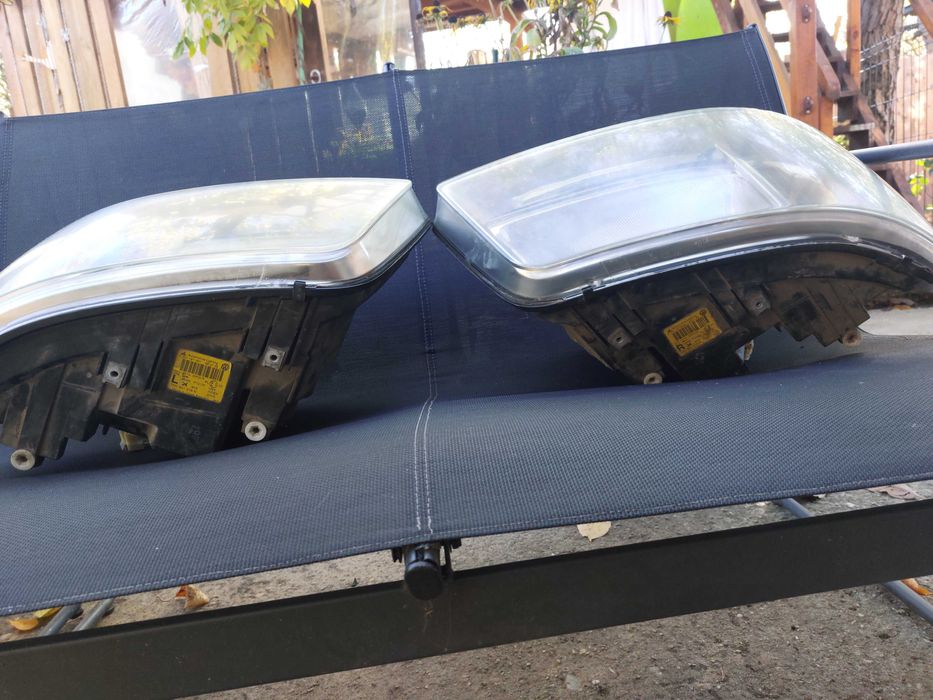 Продавам фарове за бус VW Т 5