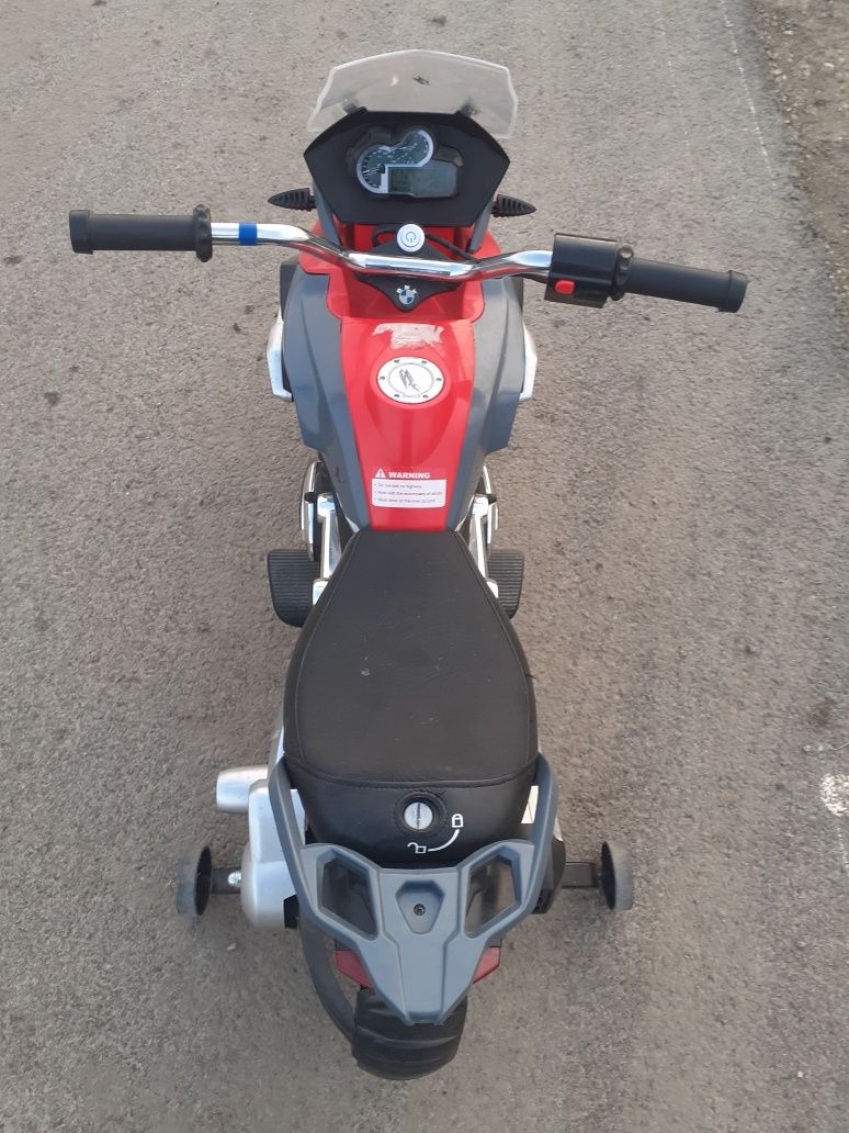 Vând  motoreta copi  cu acumulator