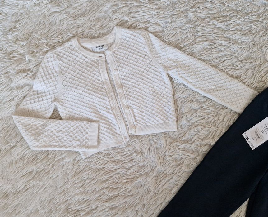 Кофта для девочки 122-128размер. Белая укороченая