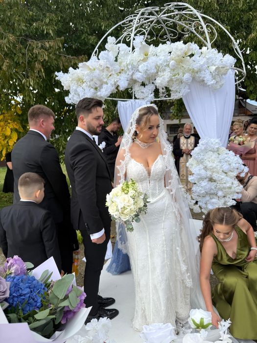Rochie de mireasa tip sirena cu dantela