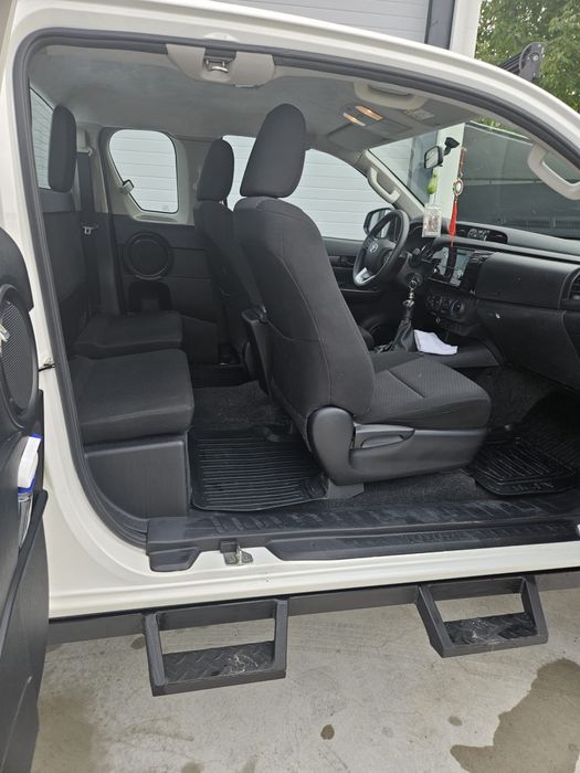 Vand Toyota Hilux 2021- accept varinate cu auto, +  - diferenta