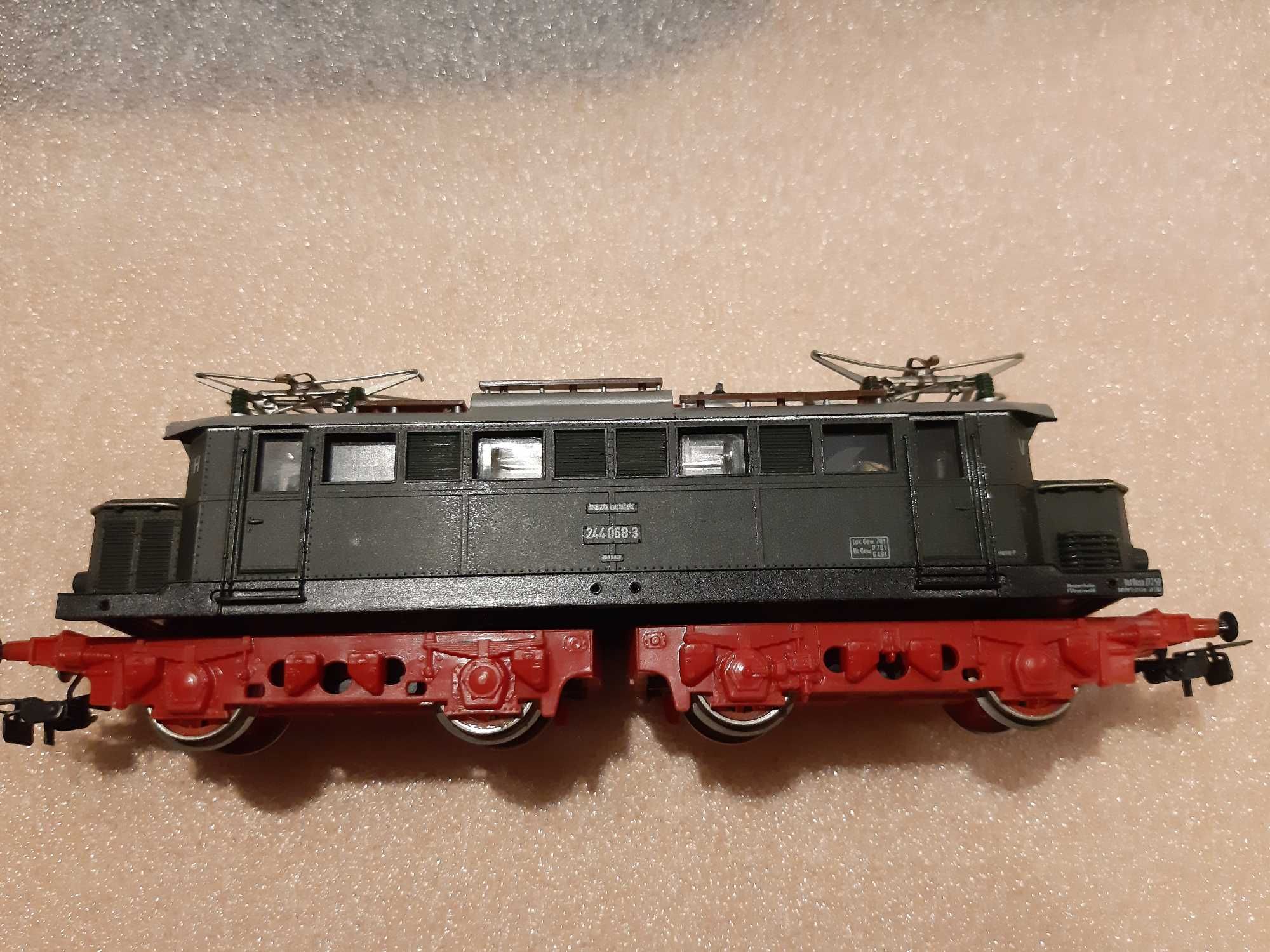 E44 Piko H0 E-lok