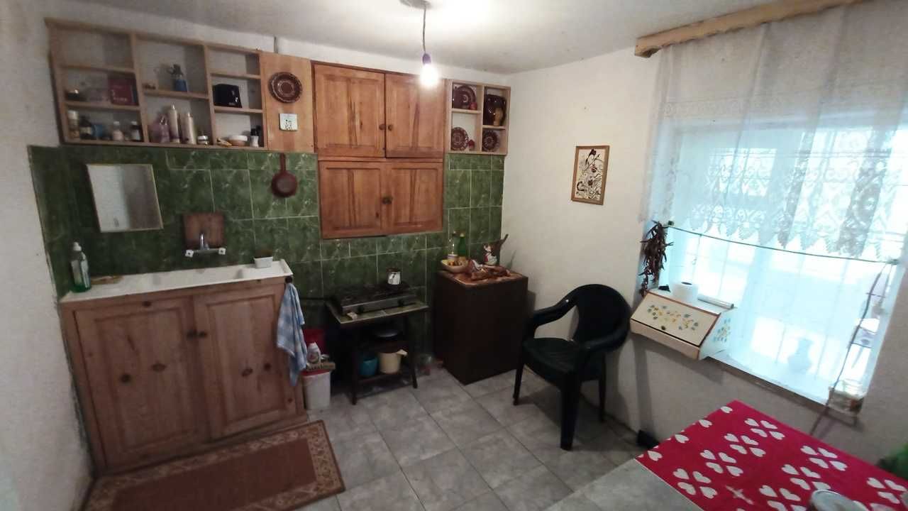 Продавам КЪЩА на 3 етажа РЗП 205м2 парцел 2045м2