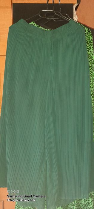 Fustă pantalon, plisata verde captusita,mas.46-48.