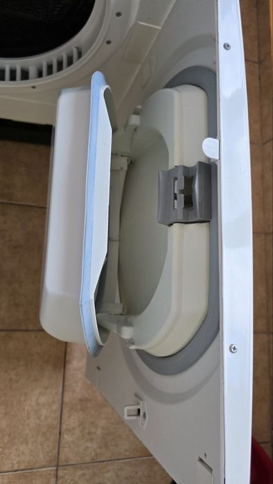 Продаяам сушилня AEG