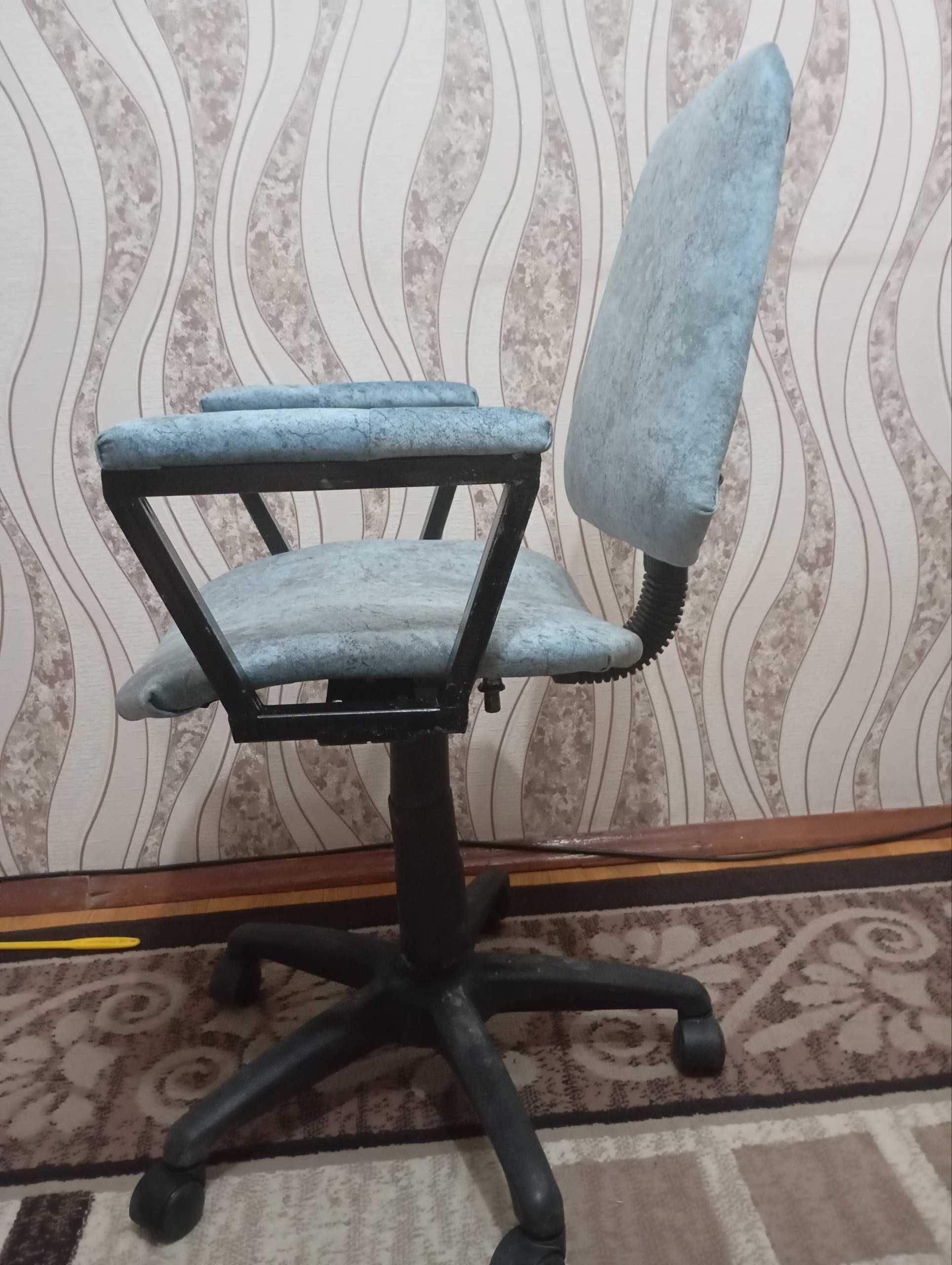 кресло офисное не