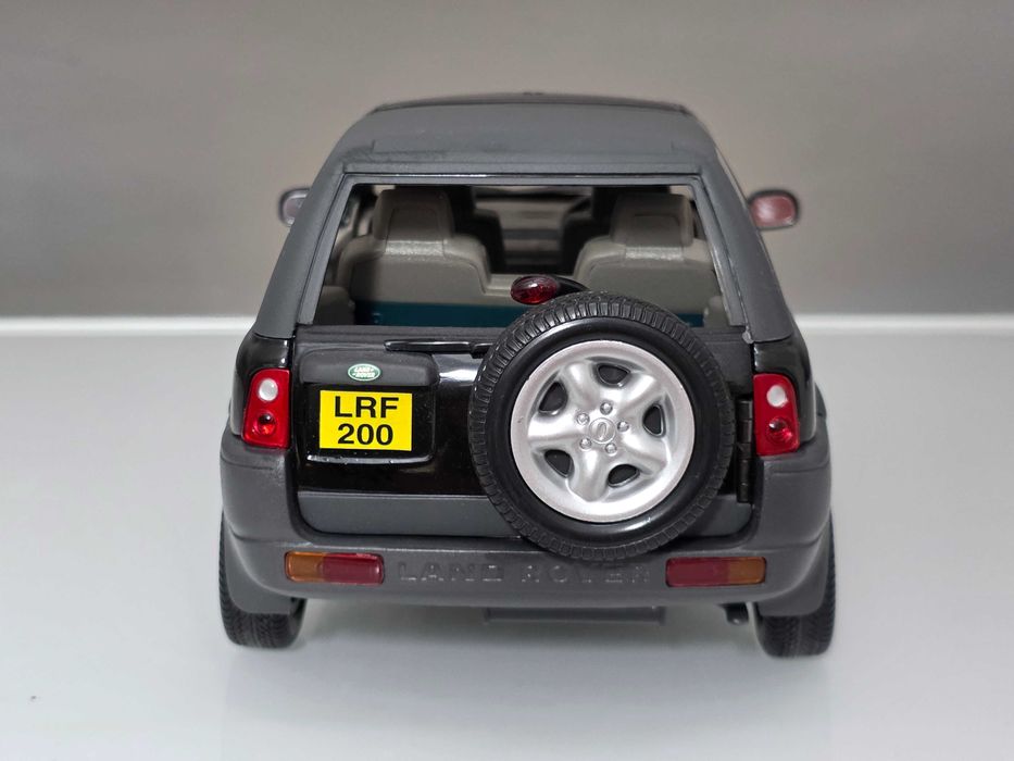 Macheta Auto 1/18 ERTL Land Rover Freelander