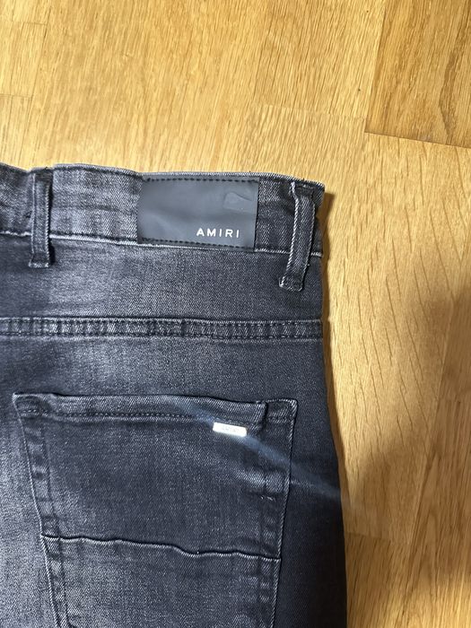 Blugi Amiri noi cu eticheta