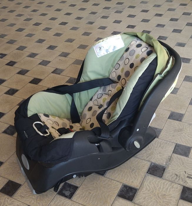 Автокурси сотилади. Холати зўр./Продам автокресло в отлич. состоянии.