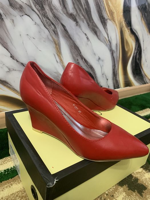 Продается туфли женские по 2000