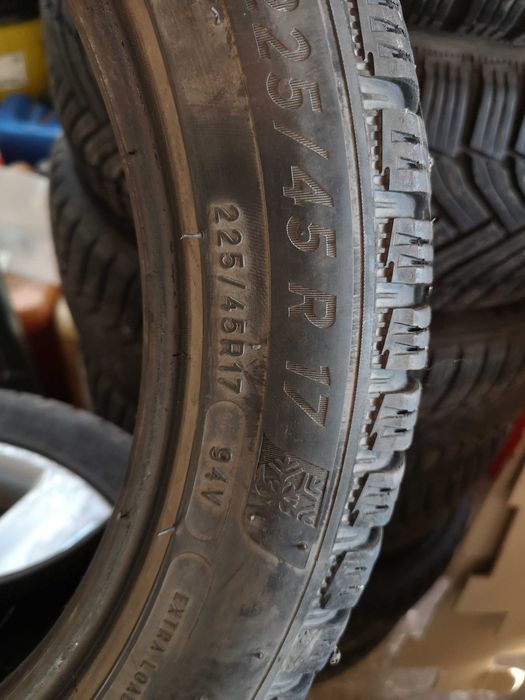 225/45/17  Michelin ALPIN 6