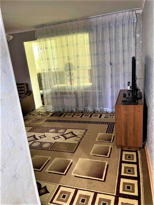 Чиланзар 8 кв-л  2 комнатная 4 этаж 4 этажного дома балкон 2х6