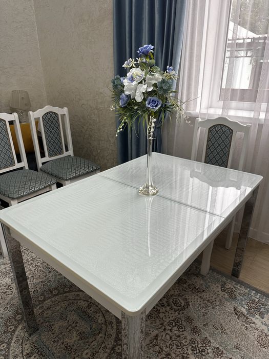 Продам стол стеклянный раздвижной