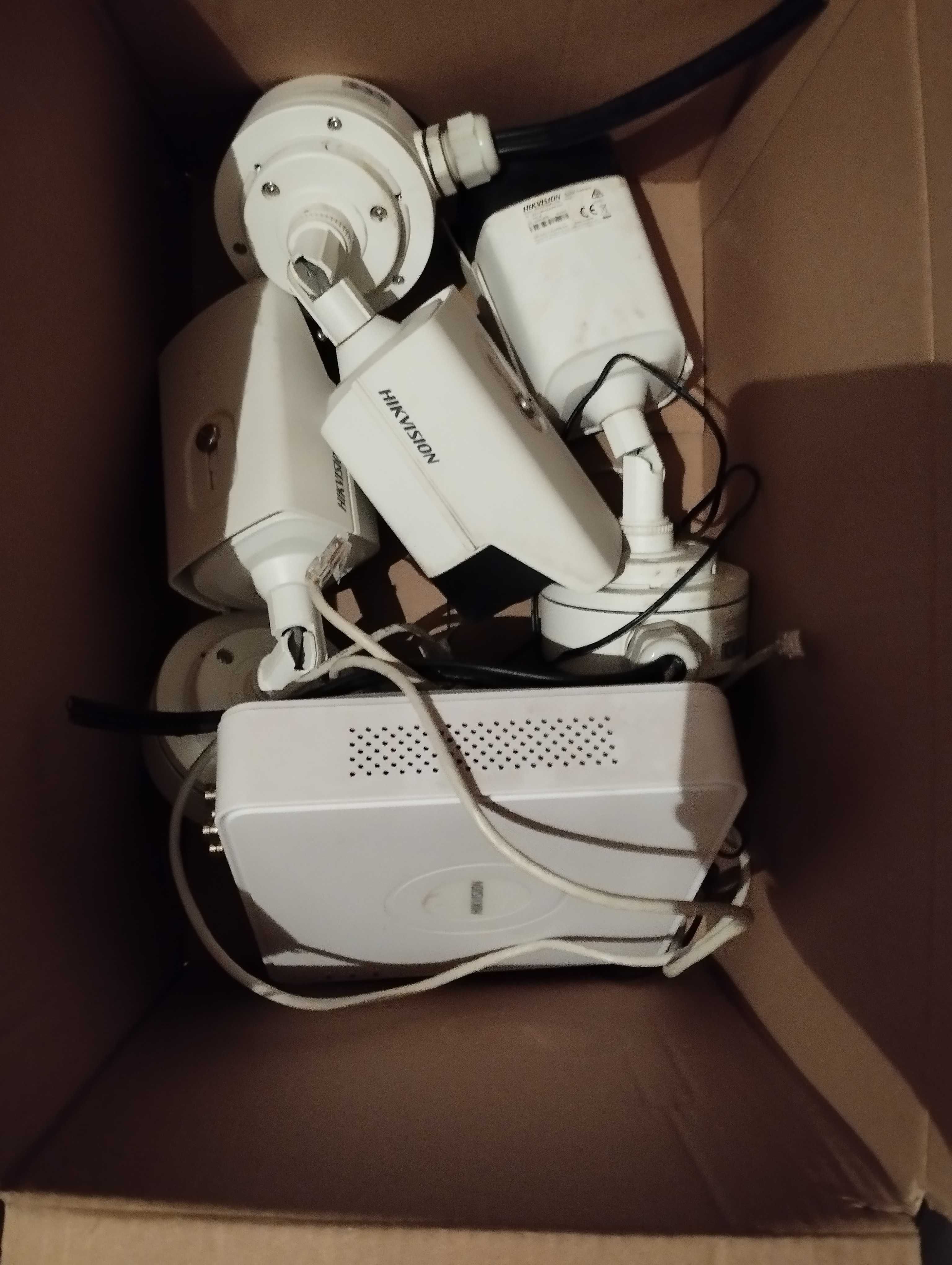 HD-TVI корпусна Ultra-Low Light камера 2 Мегапиксела DS-2CE16D8T-
IT5E