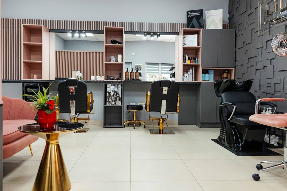 Închiriez post de extensii gene/ stilizare sprancene