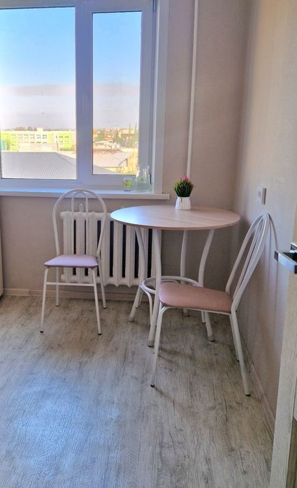 Кухонный стол и стулья