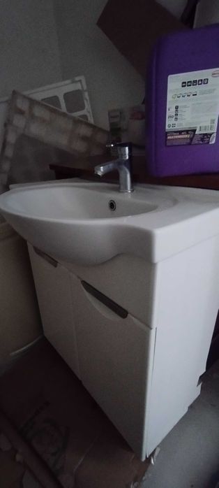 Набор для ванны, тумбы и зеркало