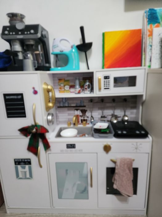 Bucatarie din lemn cu accesorii