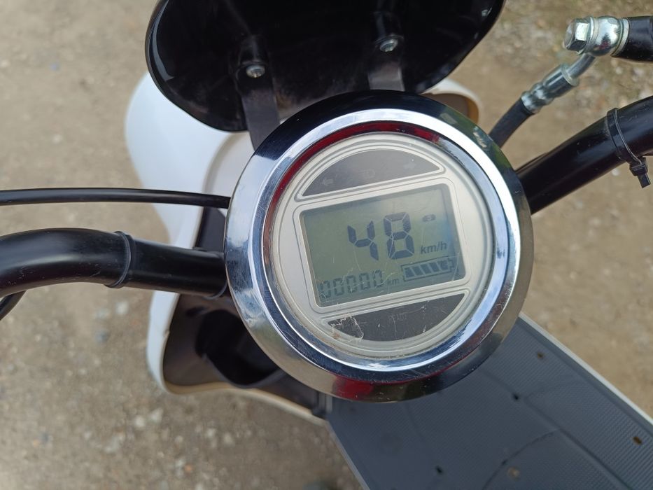 Vând motoscuter electric Volta 2000w