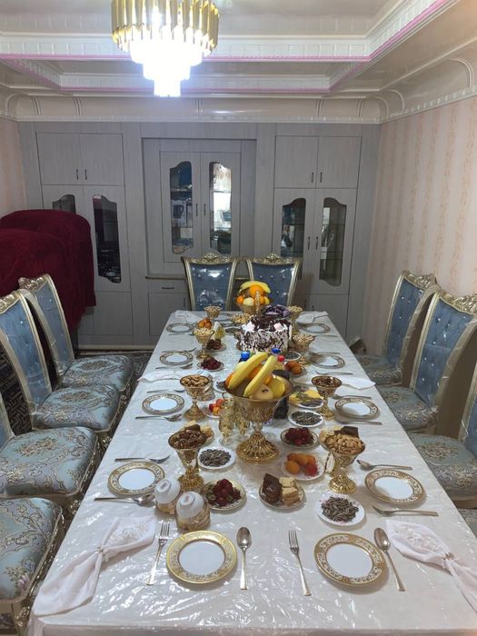 12 kishilik yap-yanggi stol stul sotiladi