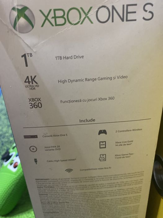 Xbox One S 1 TB insotit de jocuri