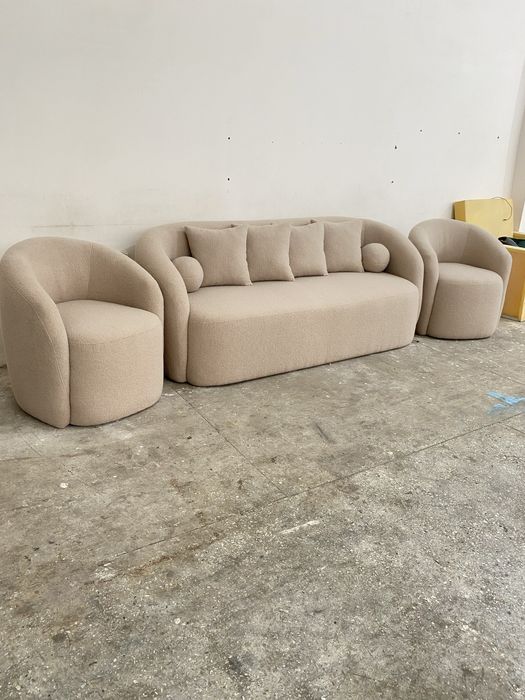 Диван с двумя креслами