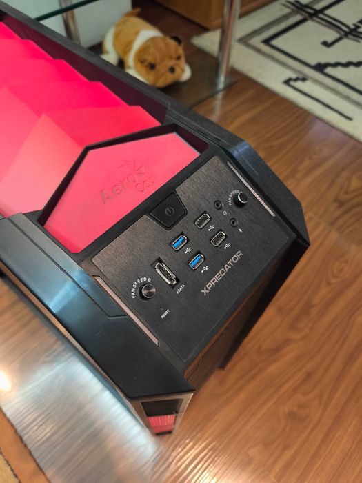 Продам кейс Aerocool XPredator Red
