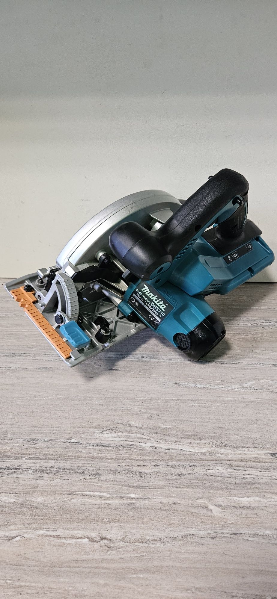 Makita Циркуляр DHS710 18+18V