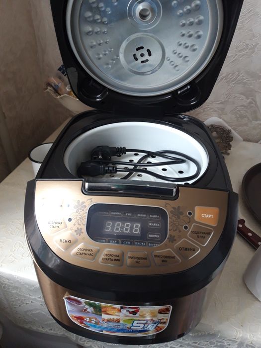 Продам мультиварку Redmond RMC M80