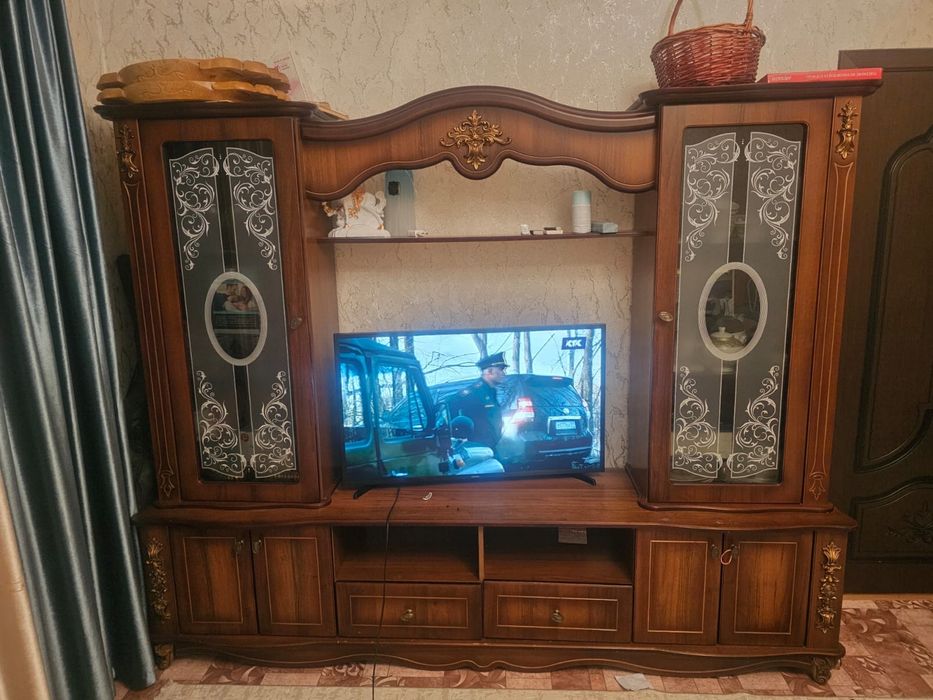 Шкаф гостинный для зала