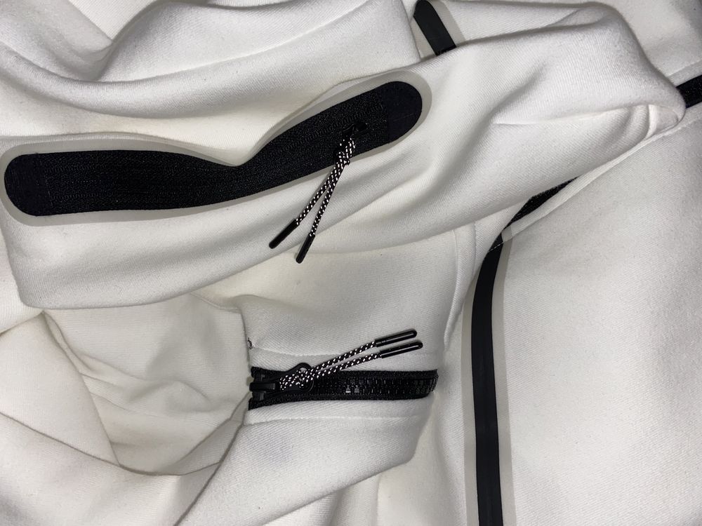 Nike tech fleece white S