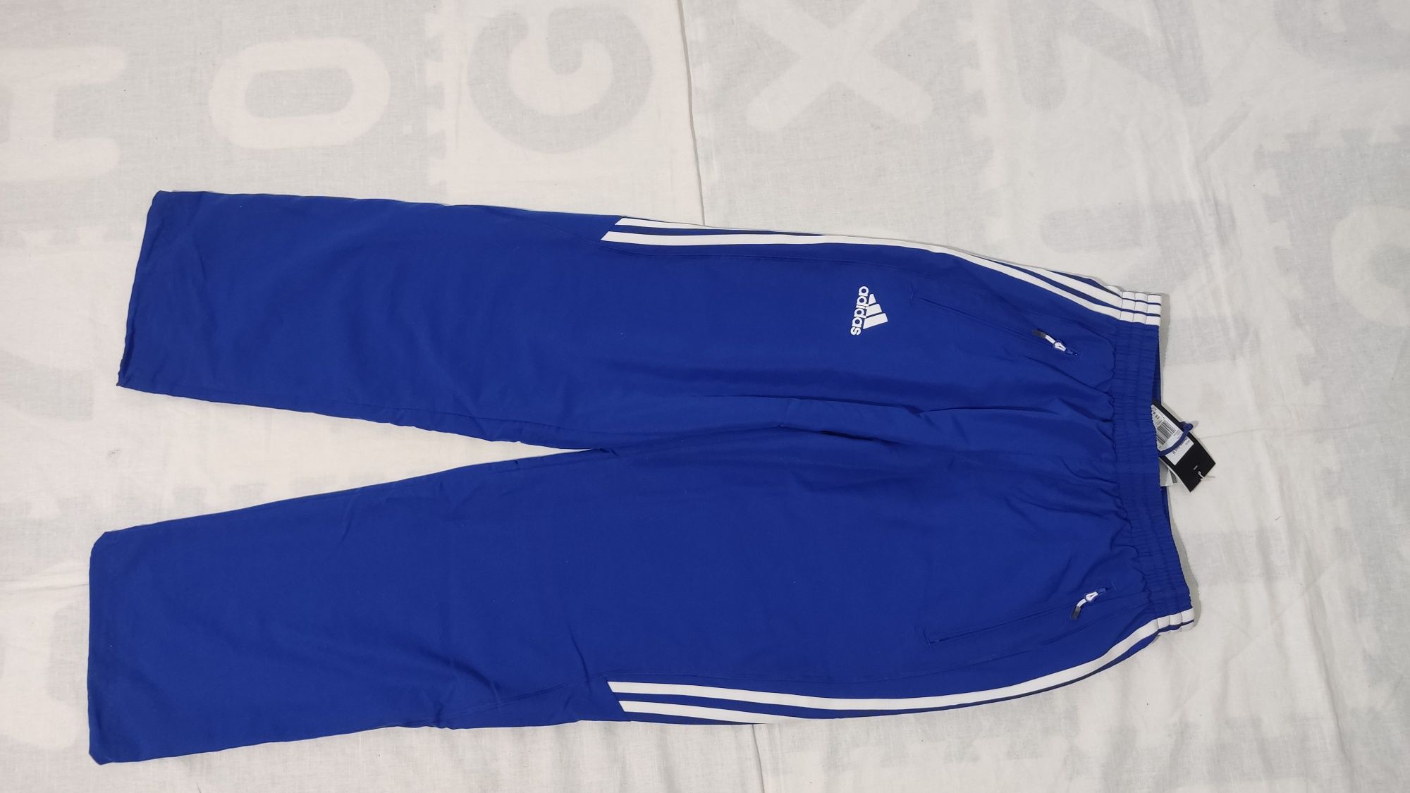 Pantaloni Adidas trening mărime M noi cu eticheta