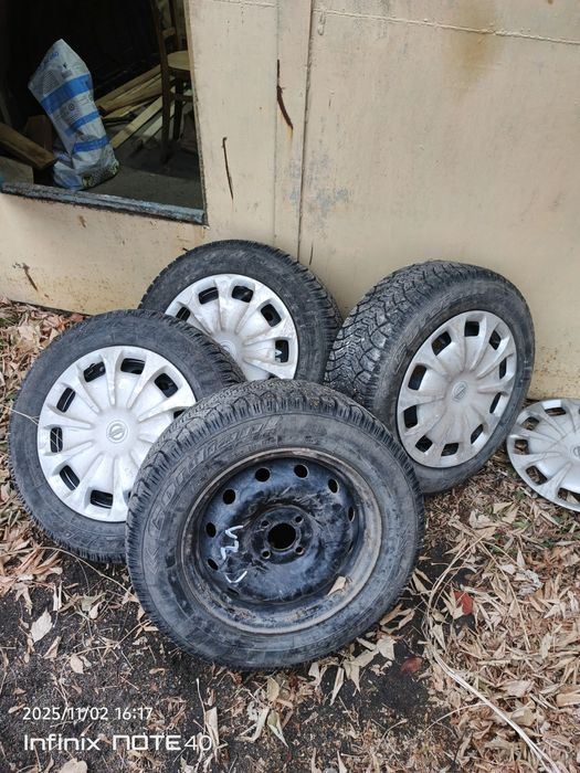 Комплект Зимней резины на дисках и колпаках