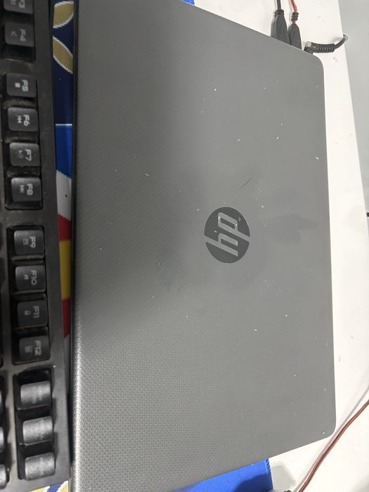 Продавам лаптоп hp