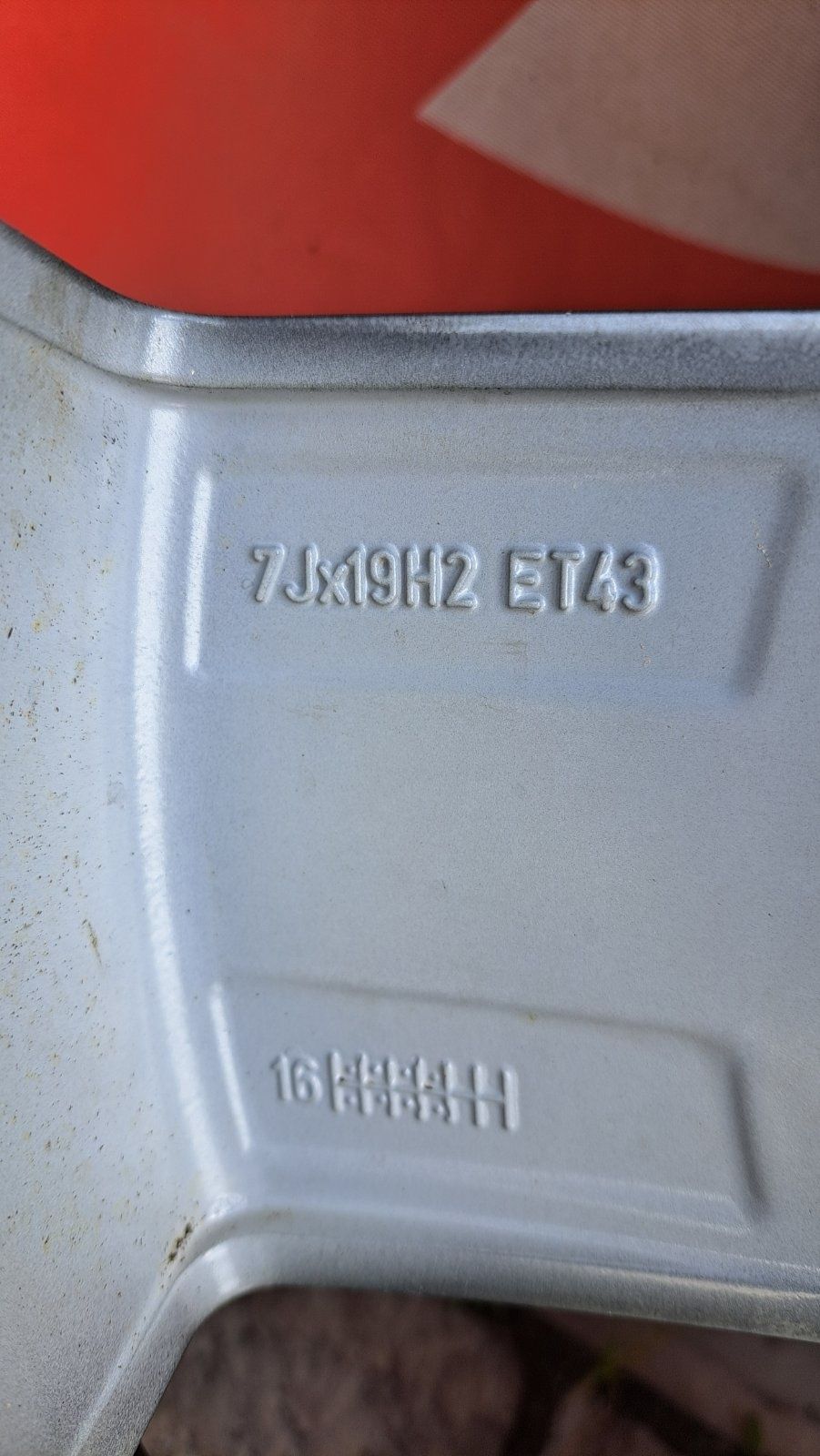Оригинални джанти Фолксваген 19 цола гуми 235 50 19 Pirelli