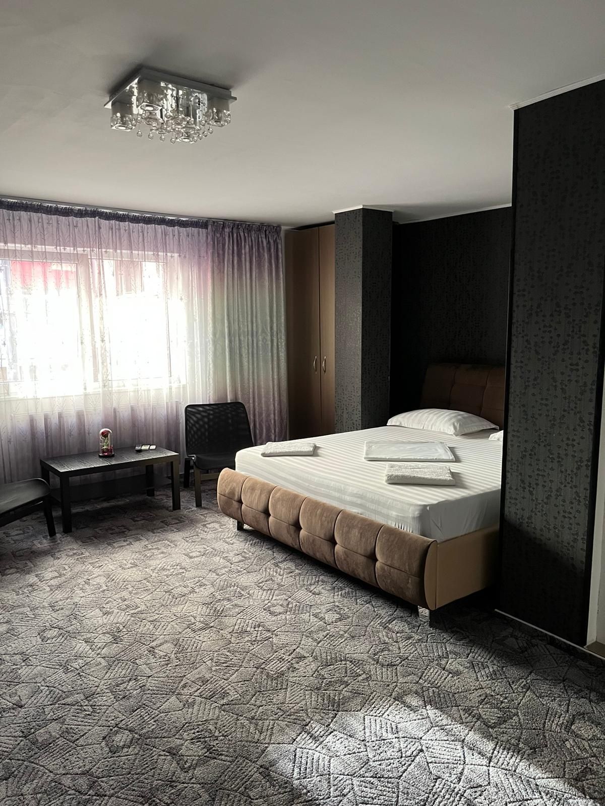 Regim hotelier-pret accesibil