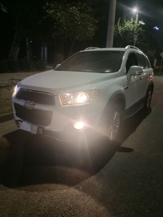 Captiva 3 Avtomat radnoy xolatda benzinda 2015 Yil sotiladi.