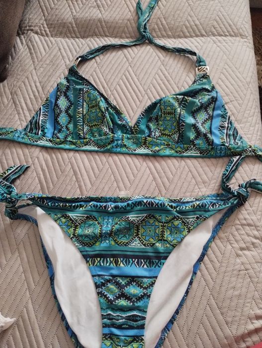 Vând costum baie XL