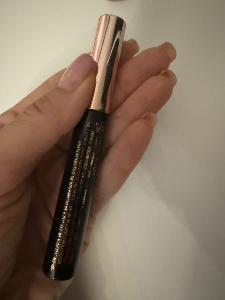 Лот козметика фдт Skin Tint Maybelline и очна линия Revolution